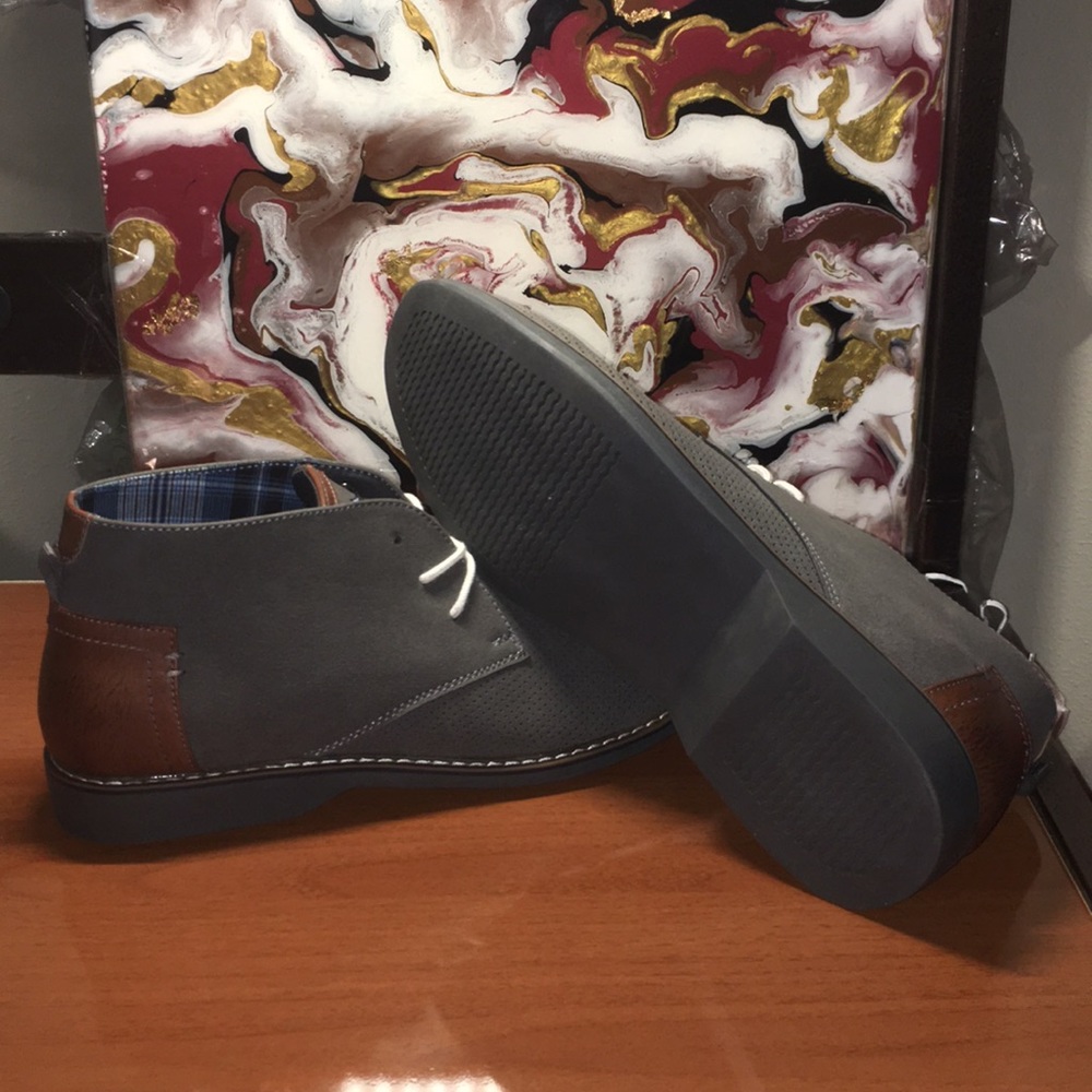 NWT Mens "Andre" Casual Faux Suede Chukka